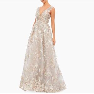 Mac Duggal Faerie Queen Silver NWT Size 4 Ballgown Formal Dress